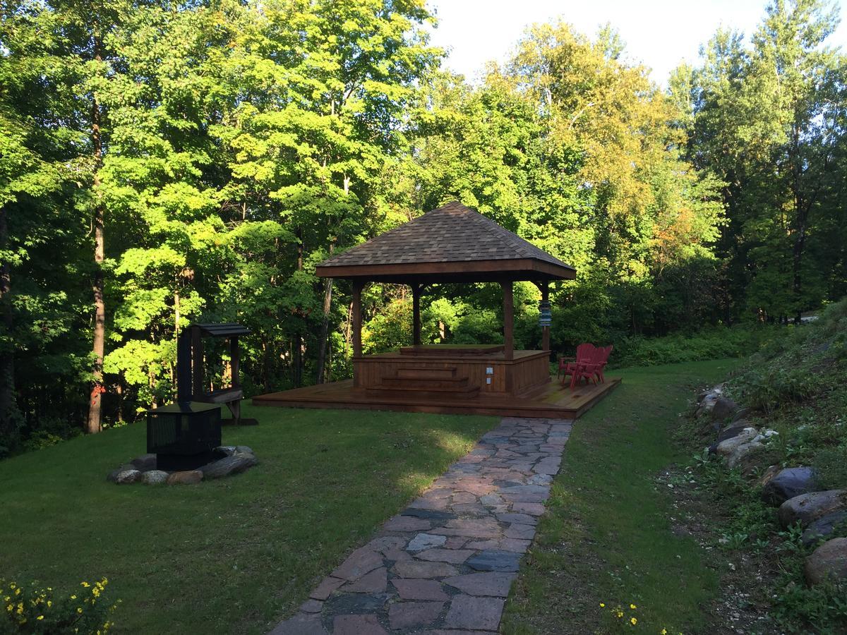 Selenia Lodge- Residences Et Chalets Dans Les Laurentides Saint-Remi-d'Amherst Exterior foto