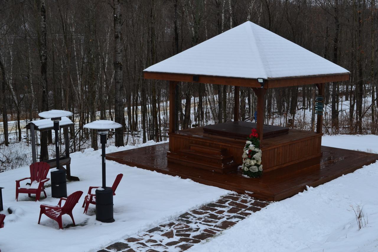 Selenia Lodge- Residences Et Chalets Dans Les Laurentides Saint-Remi-d'Amherst Exterior foto