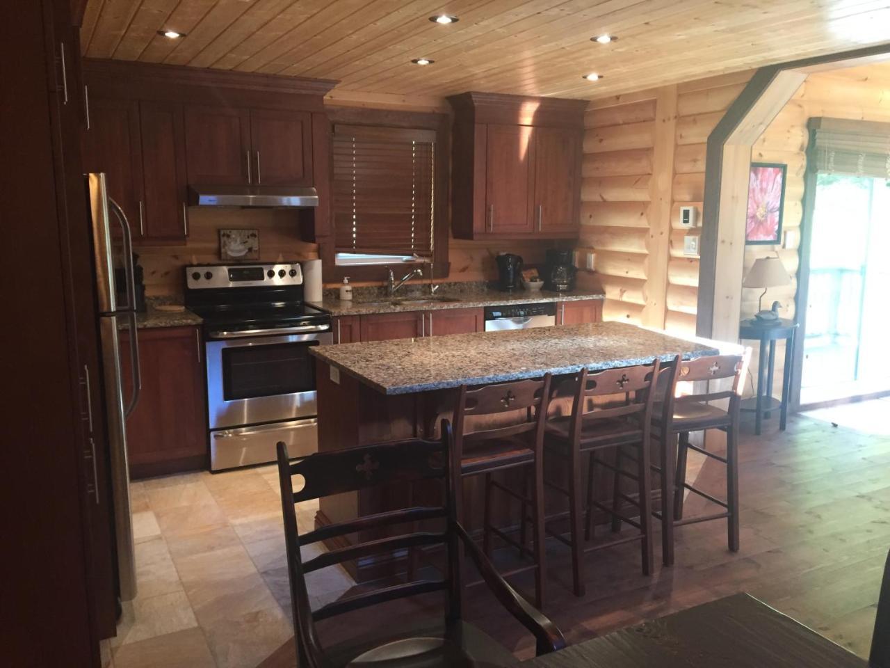 Selenia Lodge- Residences Et Chalets Dans Les Laurentides Saint-Remi-d'Amherst Exterior foto